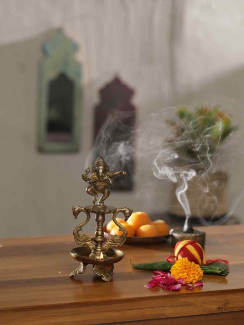 

Amoliconcepts Gold Traditional Dancing Ganesha Brass Lamp