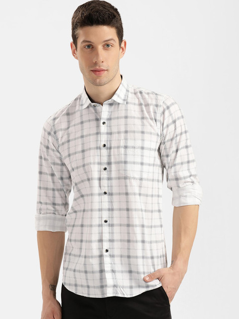 

V2 Value & Variety Men White Checked Casual Shirt