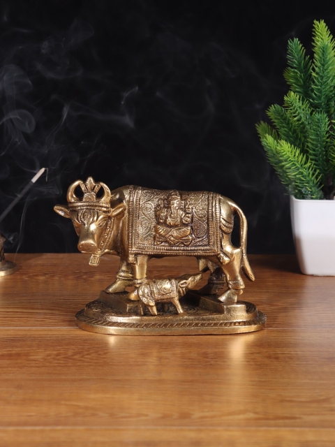 

Aapno Rajasthan Brown Cow with Calf Brass Showpiece