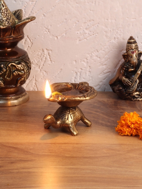 

Aapno Rajasthan Brown Traditional Brass Oil Lamp