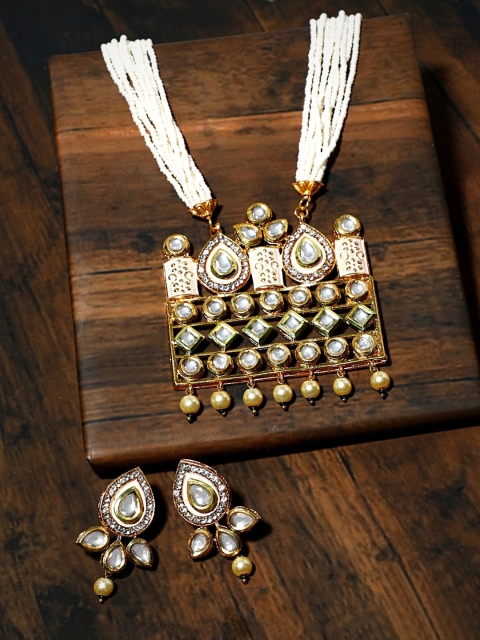 

KARATCART Gold-Plated & White Kundan-Studded & Beaded Handcrafted Jewellery Set