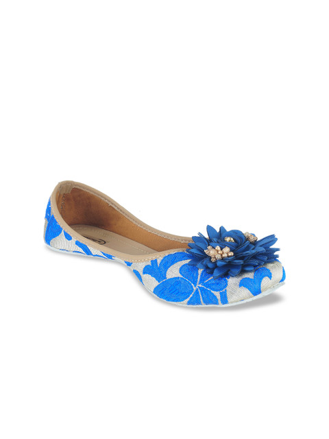 

The Desi Dulhan Women Blue Printed Ethnic Mojaris