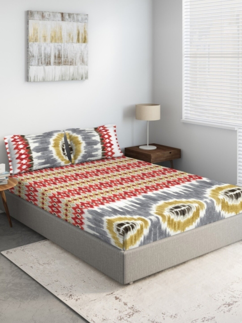 

DDecor Red & Grey Geometric 150 TC King Bedsheet with 2 Pillow Covers