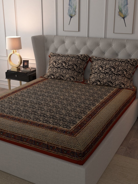

RANGDESI Black & Brown Floral 210 TC King Bedsheet with 2 Pillow Covers