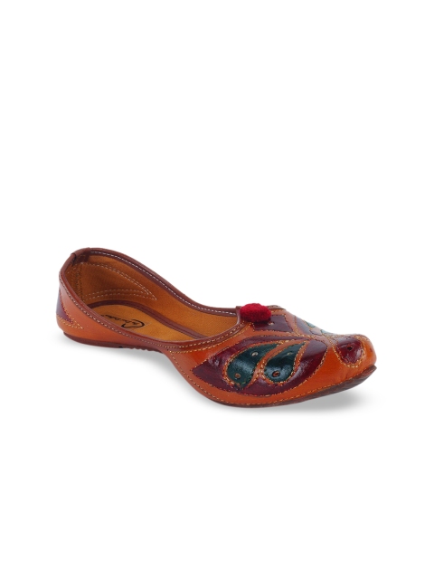 

The Desi Dulhan Women Brown Ethnic Mojaris Flats