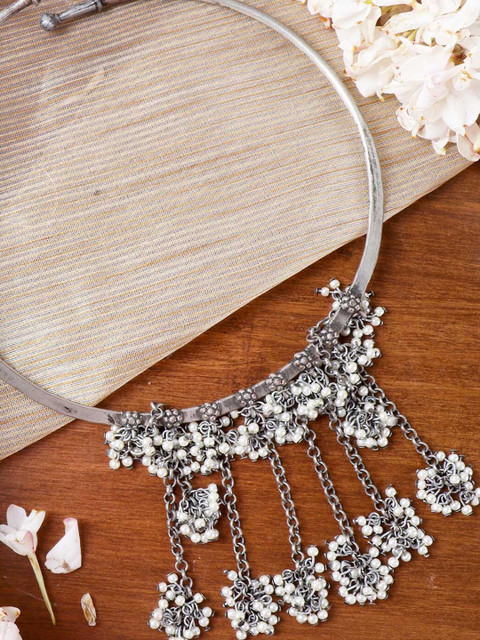

TEEJH White Brass Silver-Plated Oxidised Necklace