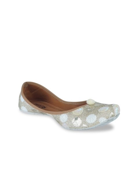 

The Desi Dulhan Women Cream-Coloured Embellished Leather Ethnic Mojaris Flats