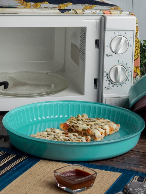 

Pasabahce Sea Green Solid Round Baking Tray 3Ltr (3000ML)