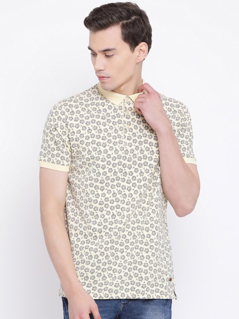 

Crimsoune Club Men Yellow Floral Printed Slim Fit T-shirt