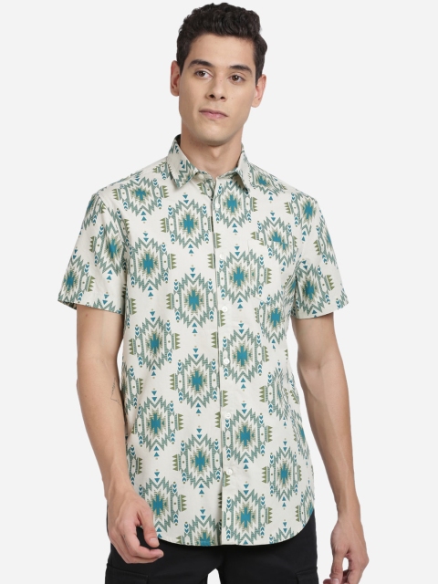 

Breakbounce Men Off White Floral Printed Casual Shirt