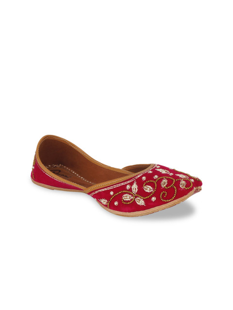 

The Desi Dulhan Women Pink Printed Mojaris Flats