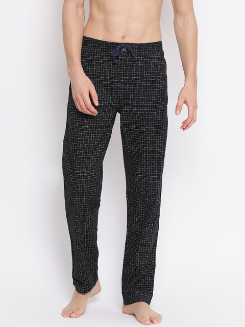 

Crimsoune Club Men Black & White Checked Pure Cotton Lounge Pants