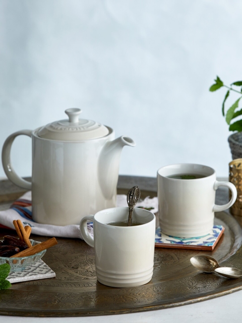 

LE CREUSET Off White Solid Stoneware Matte Kettle