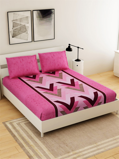 

Salona Bichona Magenta Geometric 144 TC Cotton King Bedsheet with 2 Pillow Covers