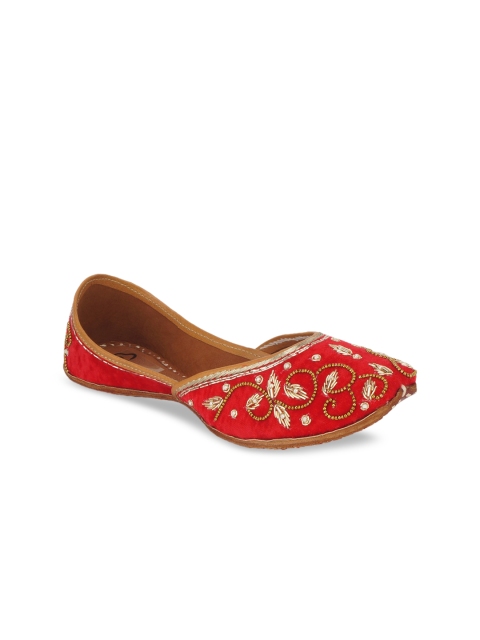 

The Desi Dulhan Women Red Mojaris Flats