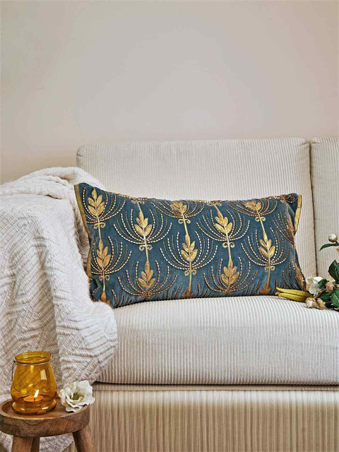 

Amoliconcepts Green & Gold-Toned Embroidered Velvet Rectangle Cushion Covers