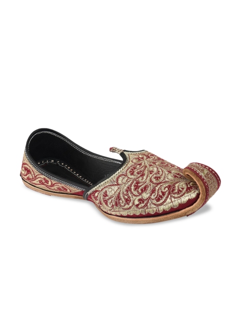 

DESI COLOUR Men Maroon Woven Design Leather Mojaris