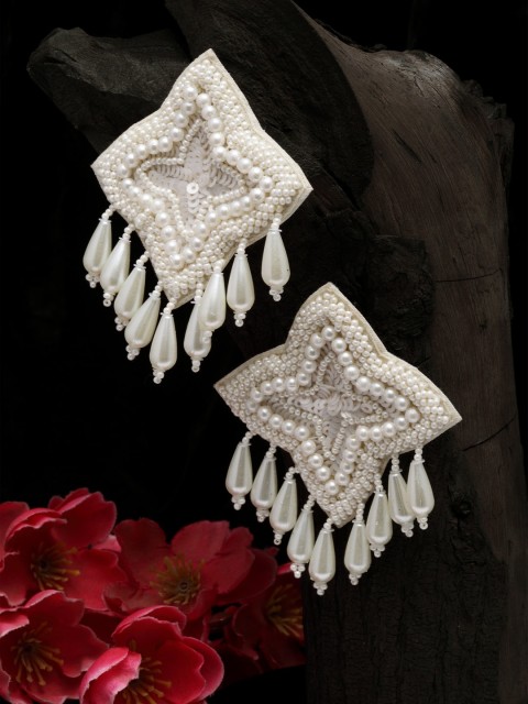 

Moedbuille Silver-Plated & Off White Contemporary Studs Earrings