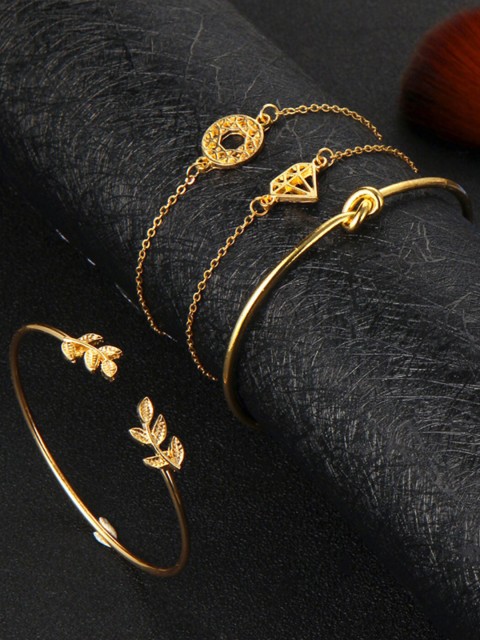 

YoungWildFree Women 4 Gold-Toned Brass Gold-Plated Charm Bracelet