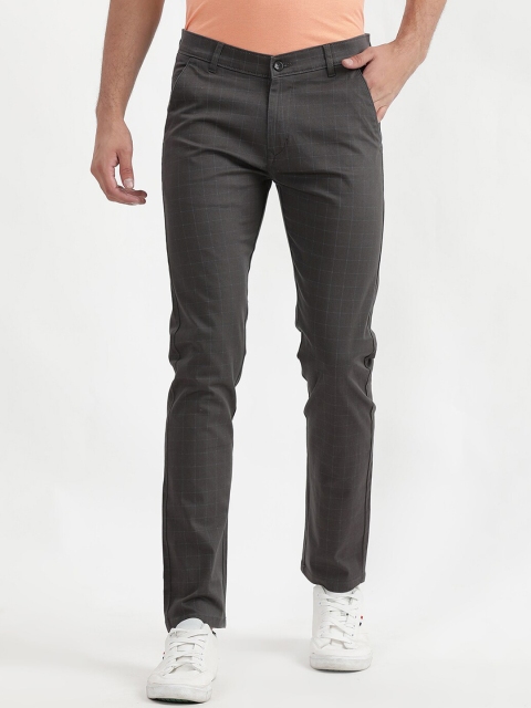 

V2 Value & Variety Men Grey Checked Trousers