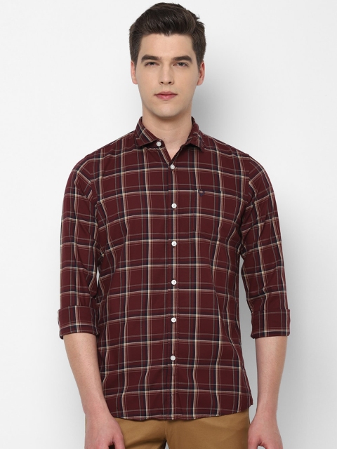 

Solly Jeans Co Men Maroon Checked Casual Shirt