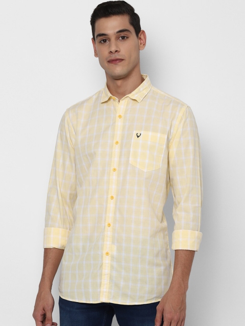 

Solly Jeans Co Men Yellow Checked Casual Shirt