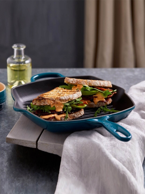 

LE CREUSET Black & Teal Blue Solid Square Grillit