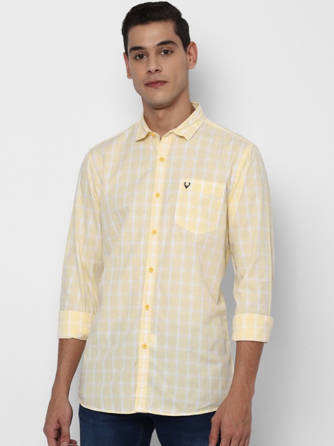 

Solly Jeans Co Men Yellow Checked Casual Shirt