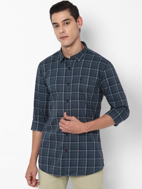 

Solly Jeans Co Men Green Checked Casual Shirt