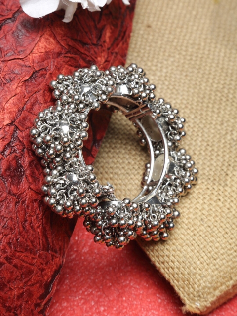 

NEUDIS Women Silver Oxidised Silver-Plated Cuff Bracelet