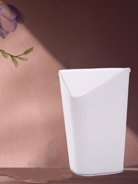 

YOYOSO Set Of 2 White Solid Triangular Trash Can With Lid