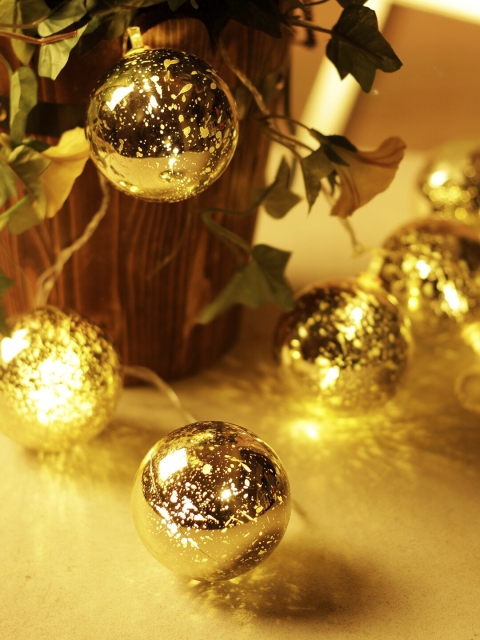 

Aapno Rajasthan Multicoloured Shimmering and Gleaming Big Size Light Balls, Multi