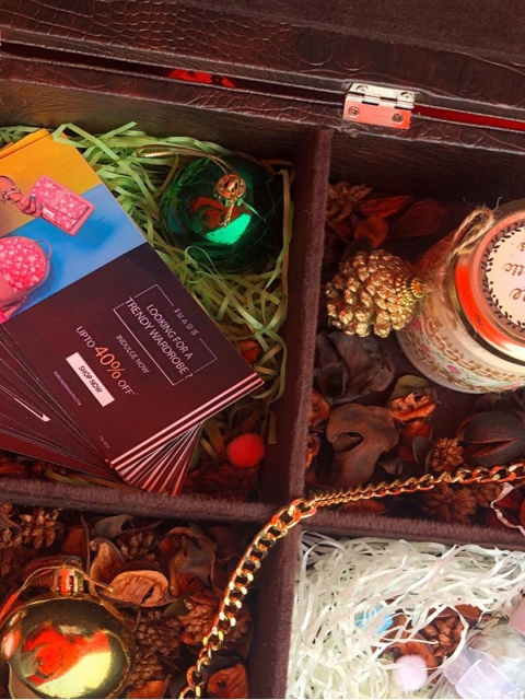 

IMARS Off-White & Maroon Printed Gift Box
