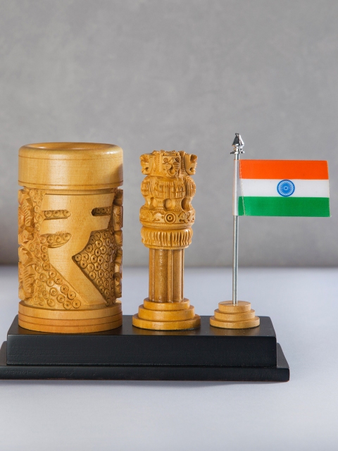 

Bigsmall Brown & Black Wooden Ashoka Pillar Pen Stand