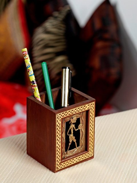 

Aapno Rajasthan Brown Attractive Tribal Motif Pen holder