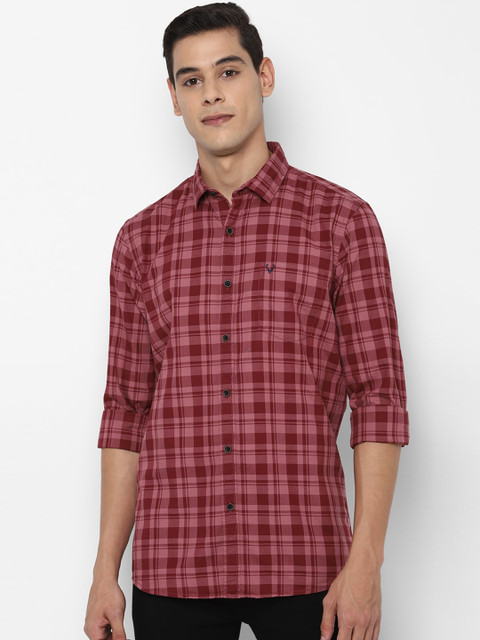 

Solly Jeans Co Men Maroon Checked Casual Shirt