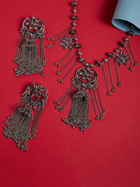 

GloBox By ZeroKaata Women Silver-Toned & Beige Stone-Studded Chandbali Taselled Jewellery Set