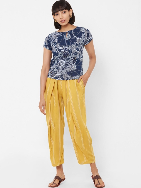 

ZOLA Women Blue & Yellow Printed Cotton Top with Trousers
