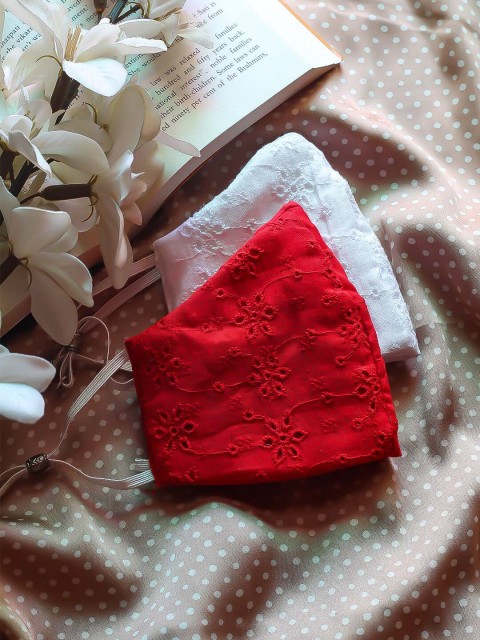 

Bellofox Unisex 2 Pcs Red & White Chikankari 3-Ply Cotton Cloth Masks