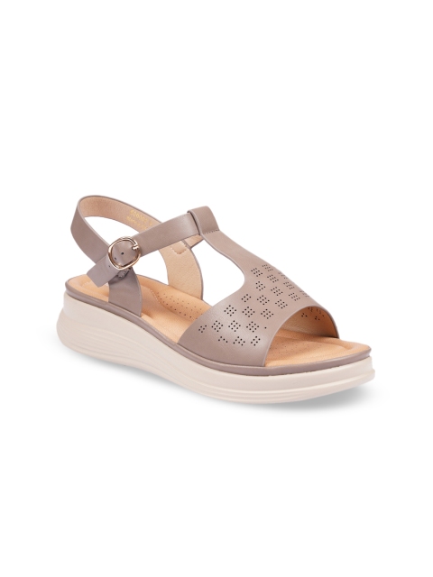 

Heatwave Women Beige Solid Flatform Sandal