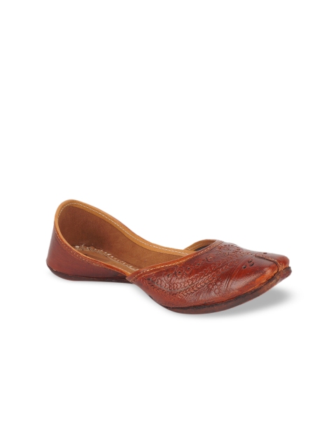 

The Desi Dulhan Women Brown Textured Leather Ethnic Mojaris Flats