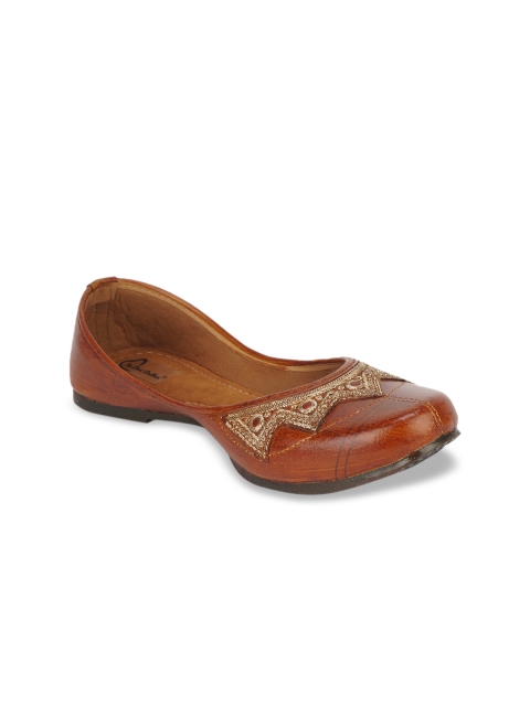 

The Desi Dulhan Women Brown Textured Mojaris Flats