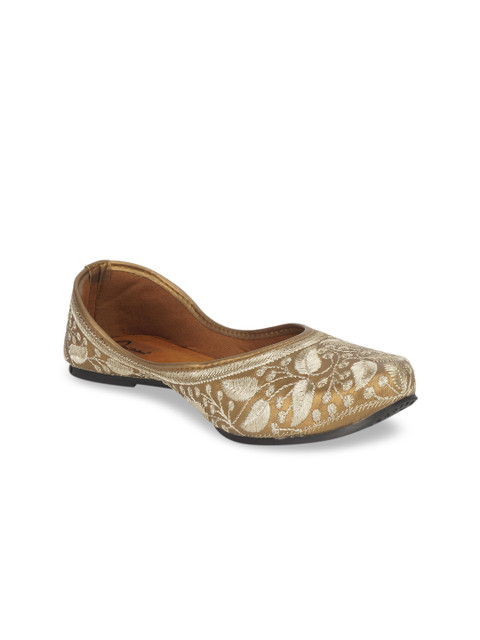 

The Desi Dulhan Women Gold-Toned Printed Ballerinas Flats