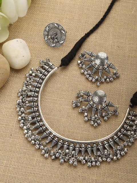 

Priyaasi Silver-Plated Handcrafted Ghungroo Jewellery Set