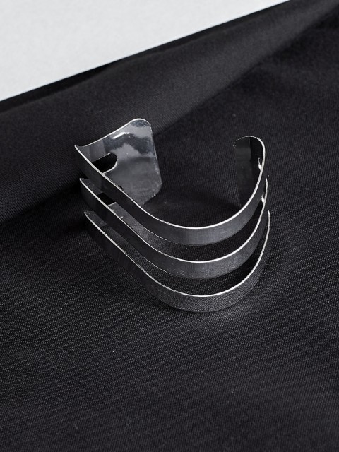 

ZeroKaata Women Silver-Toned Handcrafted Silver-Plated Cuff Bracelet