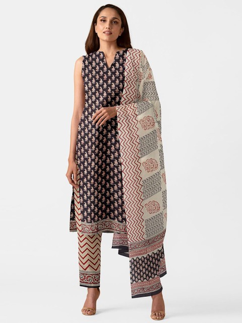

Taneira Black & Red Printed Pure Cotton Unstitched Dress Material