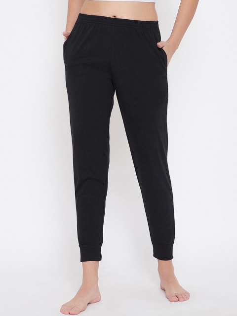 

Clovia Women Black Cotton Snug-Fit Lounge Pants