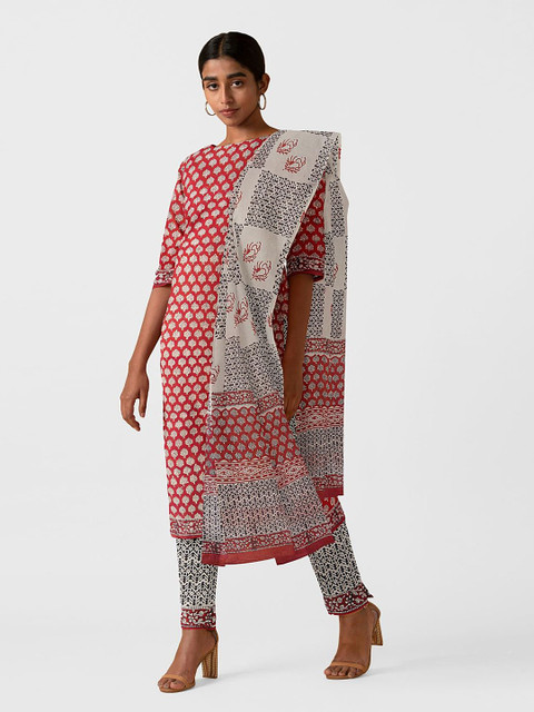 

Taneira Red & Black Printed Pure Cotton Unstitched Dress Material