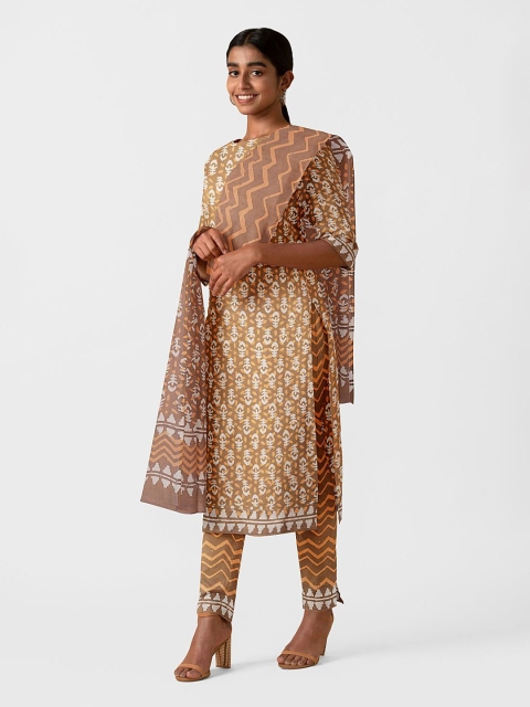 

Taneira Brown & Off White Printed Pure Cotton Unstitched Dress Material