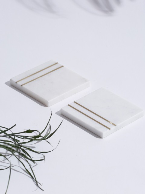 

Fabindia Set Of 2 White & Gold-Toned Solid Coasters
